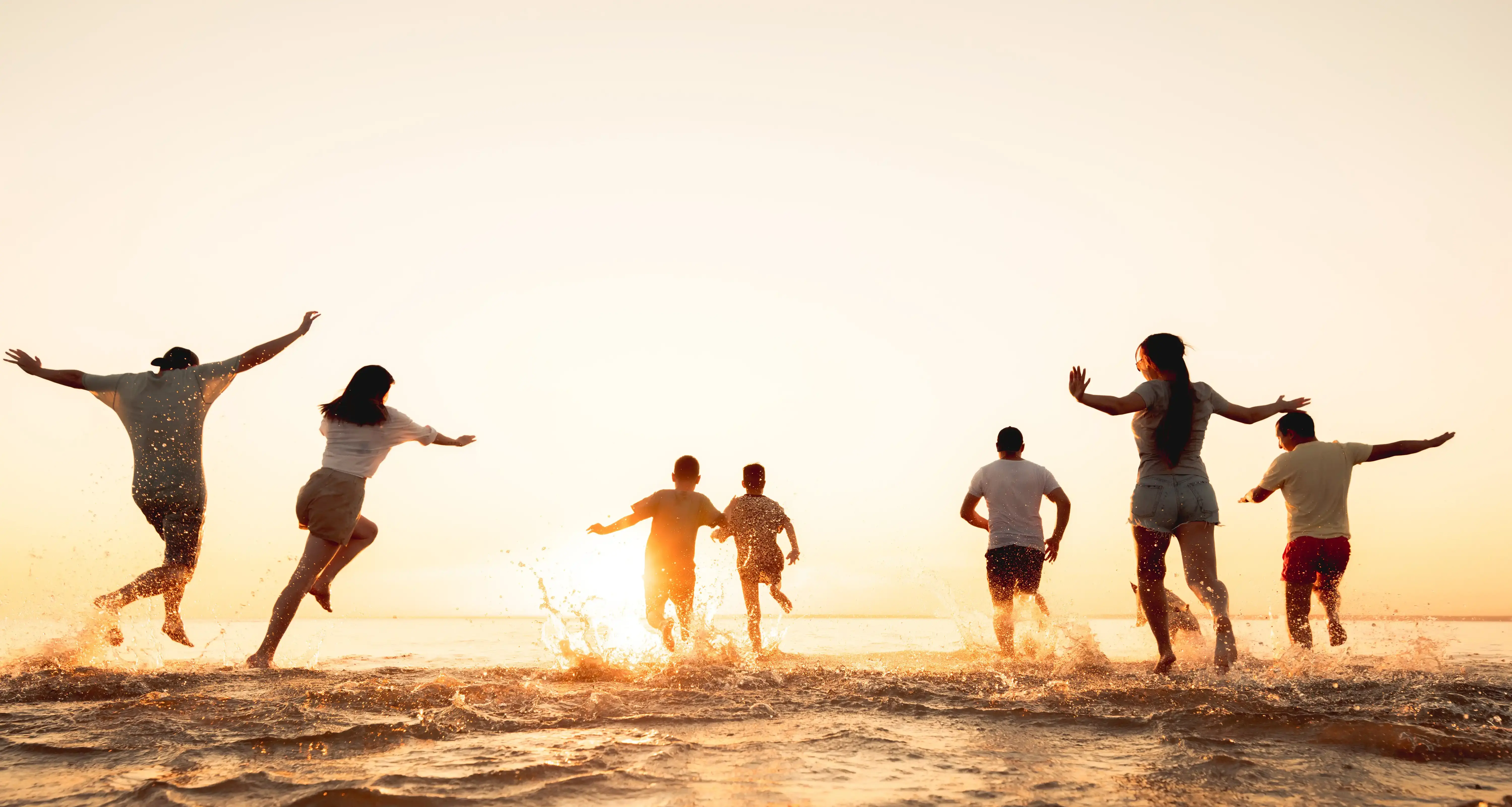 Grupo jovenes playa - Halcón viajes